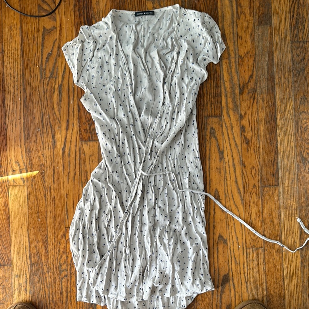 Brandy Melville Gray Flutter Sleeve Sundress